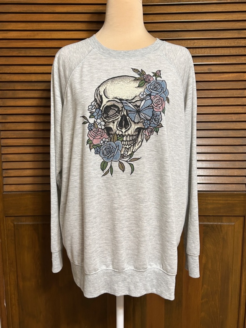 Torrid Embellished Skull & Floral Graphics Soft Long Sleeve Shirt Size 0 (US 12)